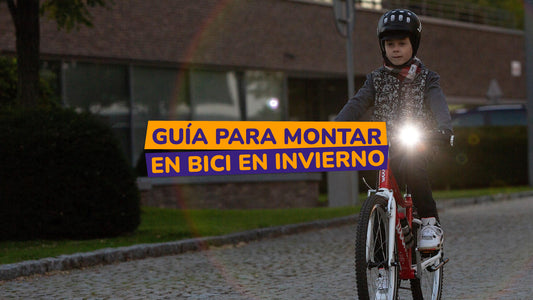 Niño en bici por la nochce